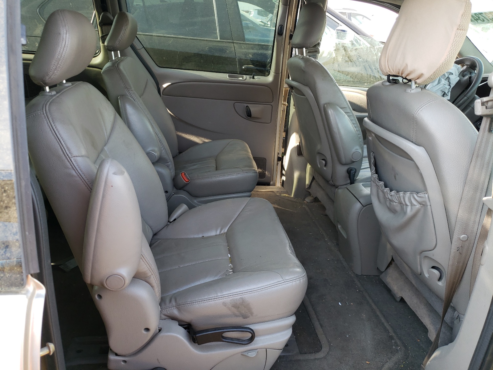 2C8GT54L43R193270 2003 Chrysler Town & Country Lxi