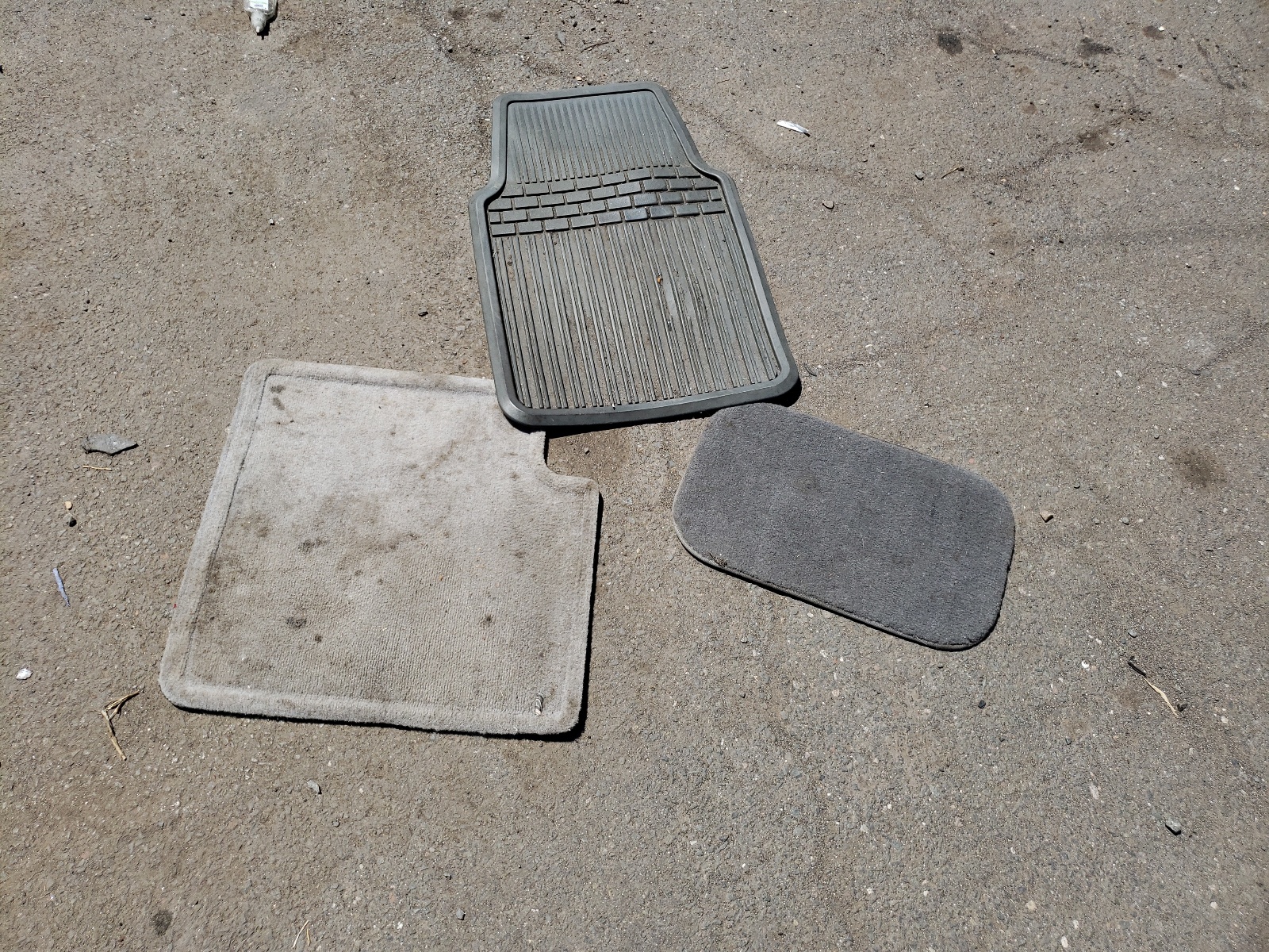 4T1BF28K5YU112690 2000 Toyota Camry Le