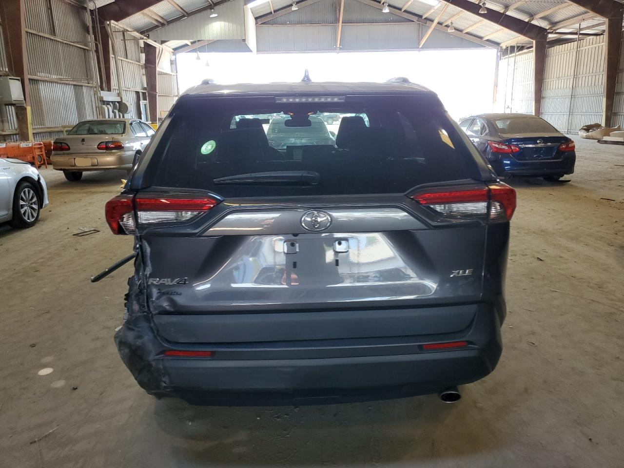 2T3W1RFV3LW099704 2020 Toyota Rav4 Xle