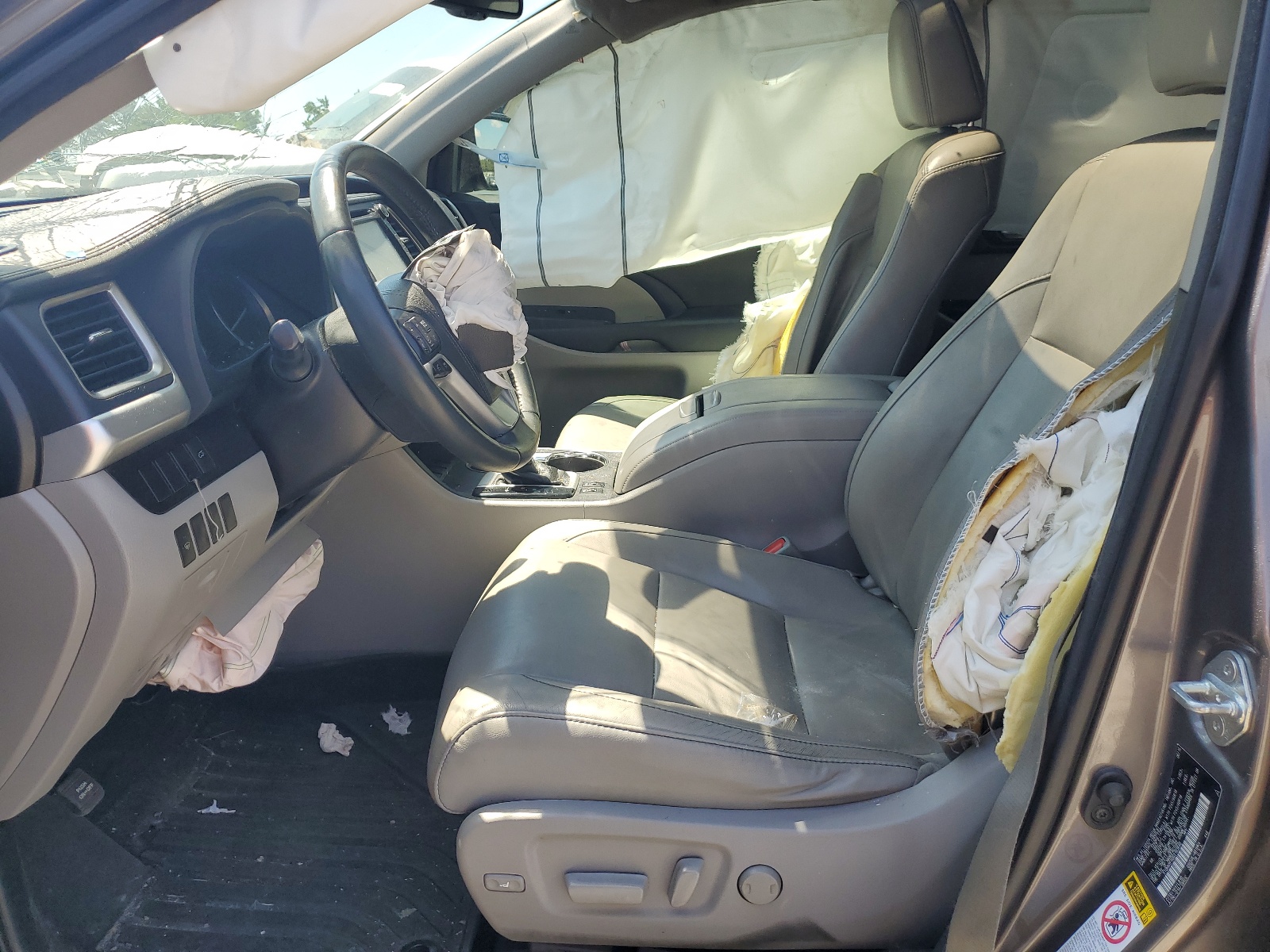 5TDKKRFH0GS163646 2016 Toyota Highlander Xle