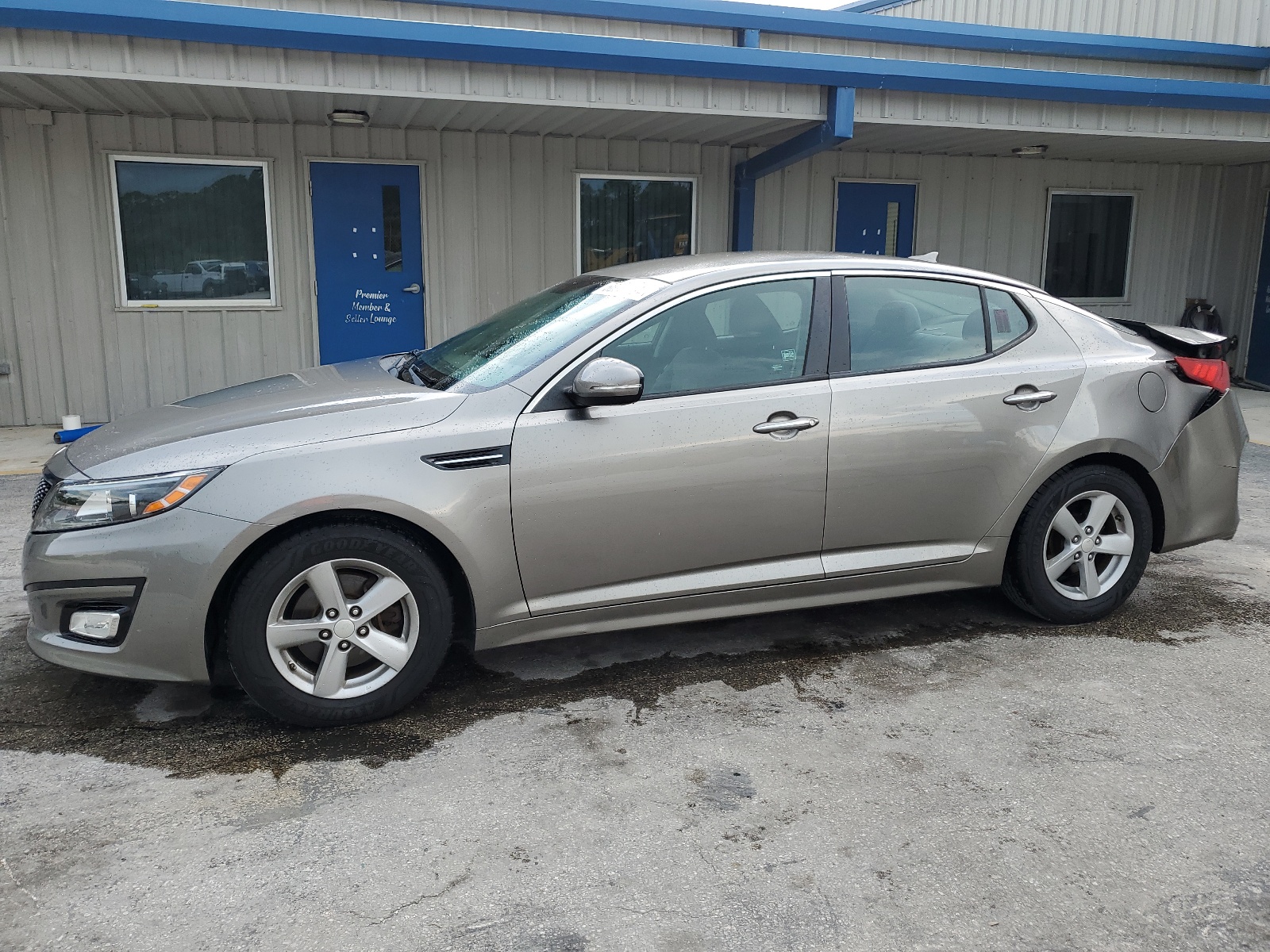 2015 Kia Optima Lx vin: 5XXGM4A72FG414975