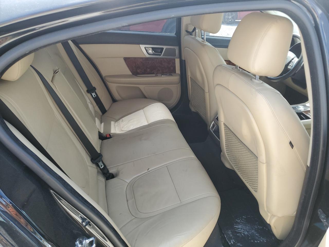 2015 Jaguar Xf 2.0T Premium VIN: SAJWA0FS5FPU64371 Lot: 60637894