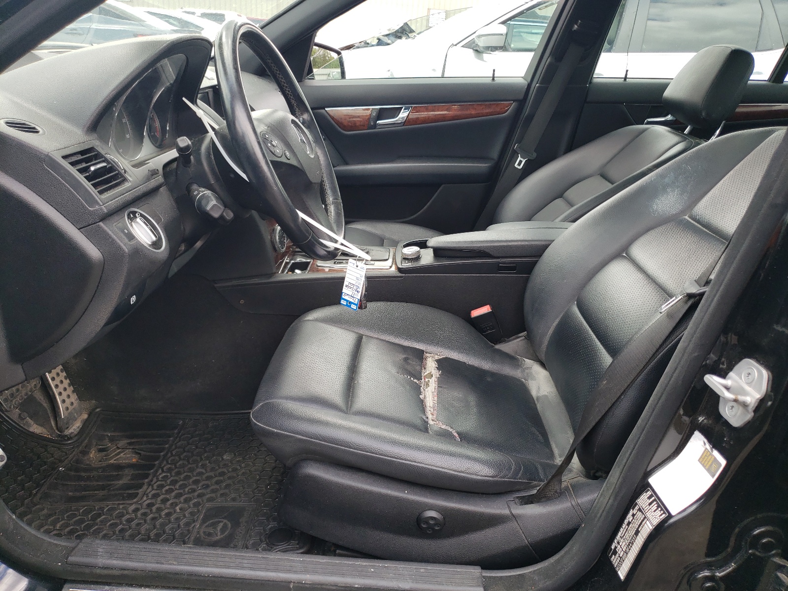 WDDGF8BB1BF647555 2011 Mercedes-Benz C 300 4Matic