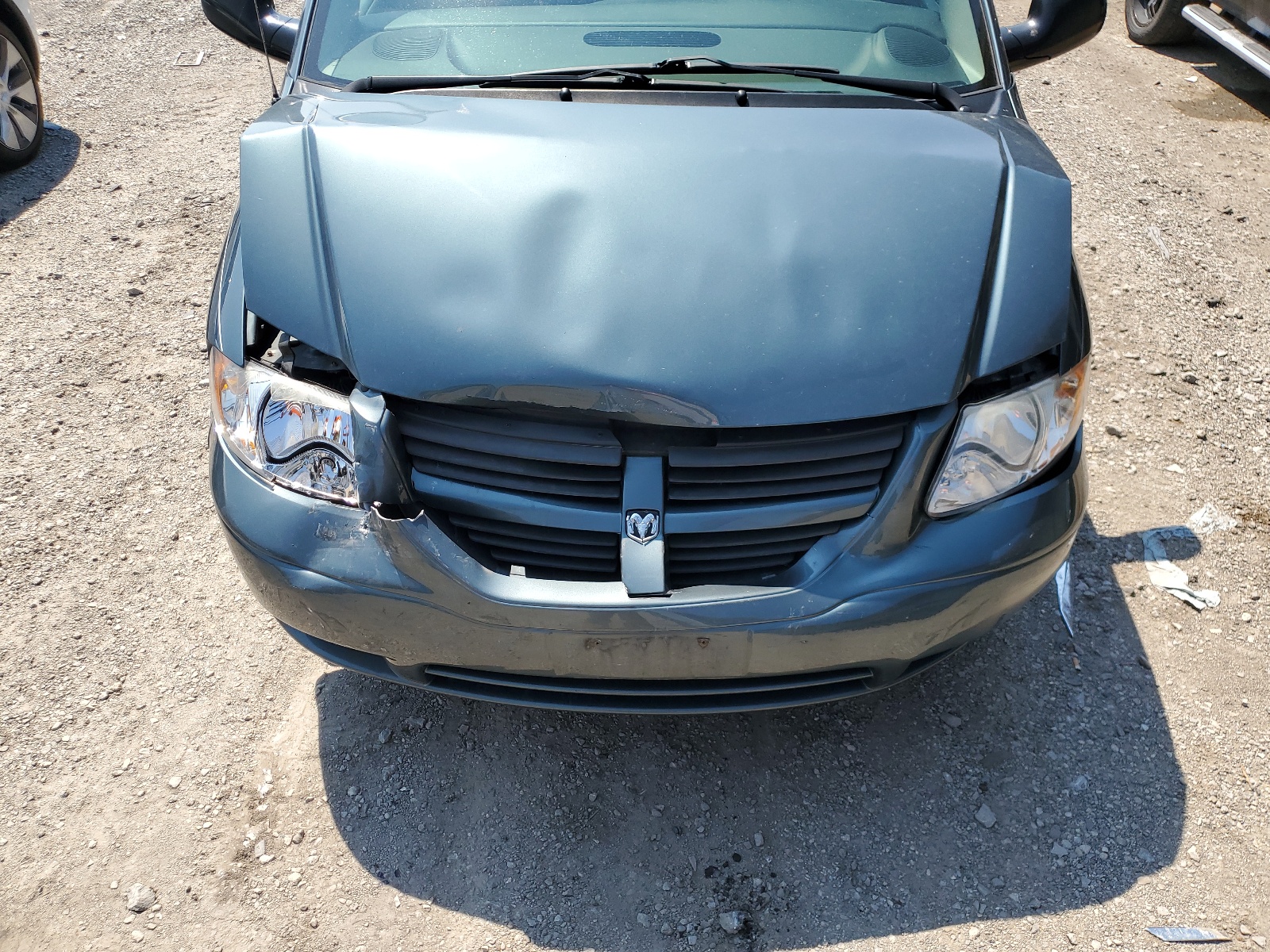 1D4GP45R25B238410 2005 Dodge Caravan Sxt