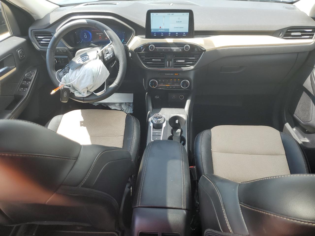 2022 Ford Escape Titanium VIN: 1FMCU9J98NUB37833 Lot: 60799204