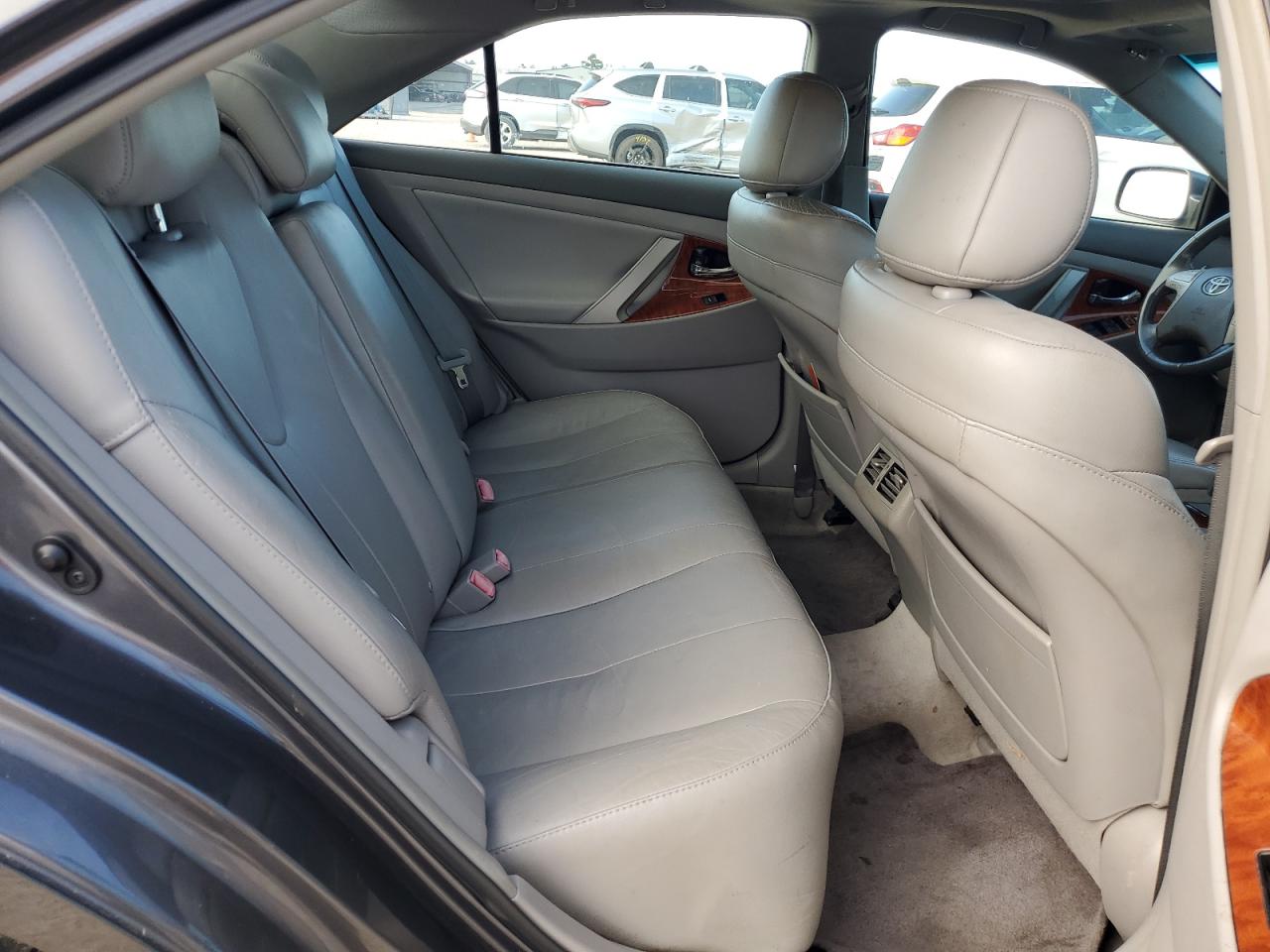 2011 Toyota Camry - Image 10