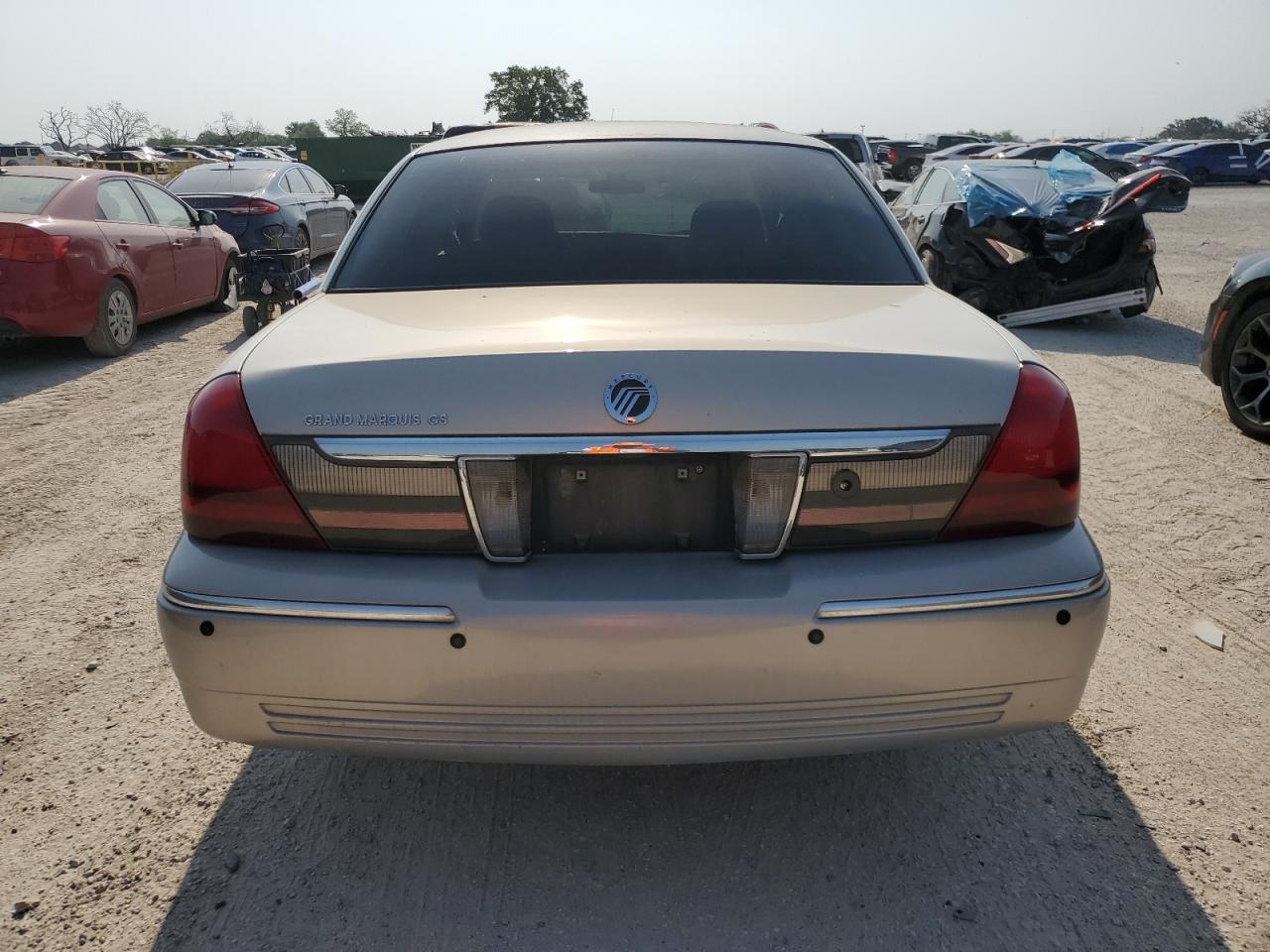 2007 Mercury Grand Marquis Gs VIN: 2MEFM74V37X620624 Lot: 56945224