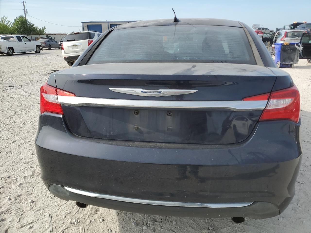 2011 Chrysler 200 Touring VIN: 1C3BC1FG8BN570042 Lot: 61048264