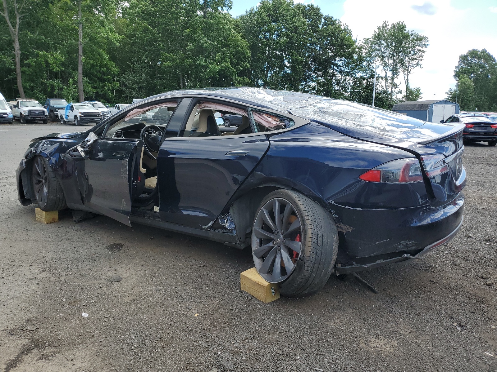 2014 Tesla Model S vin: 5YJSA1H11EFP28864