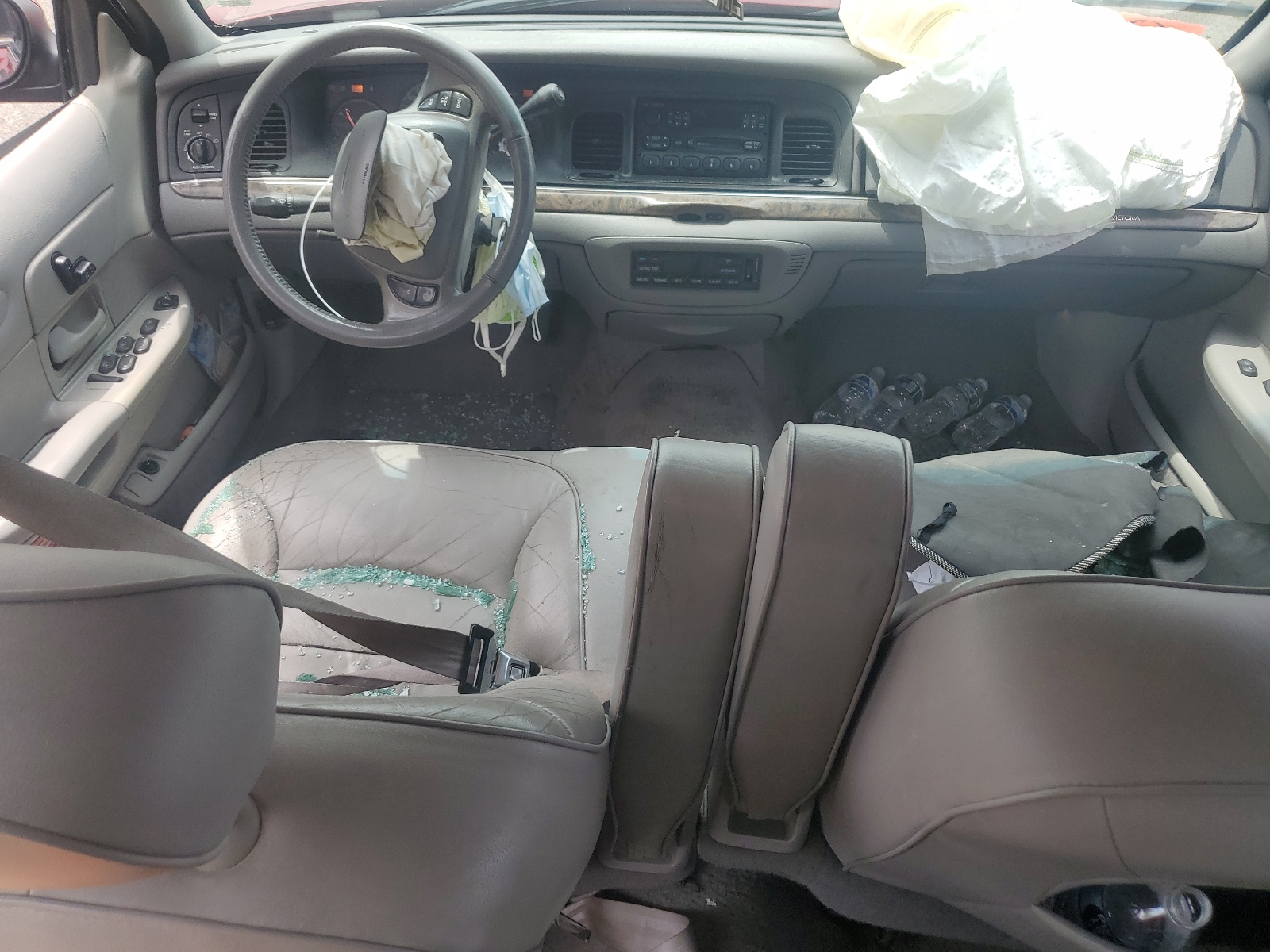 2FAFP74W2YX158002 2000 Ford Crown Victoria Lx