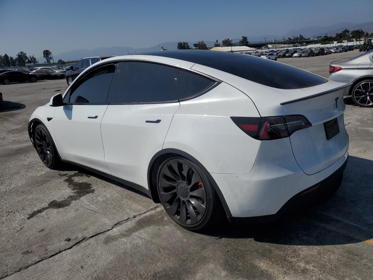 7SAYGDEF8PF740140 2023 TESLA MODEL Y - Image 2