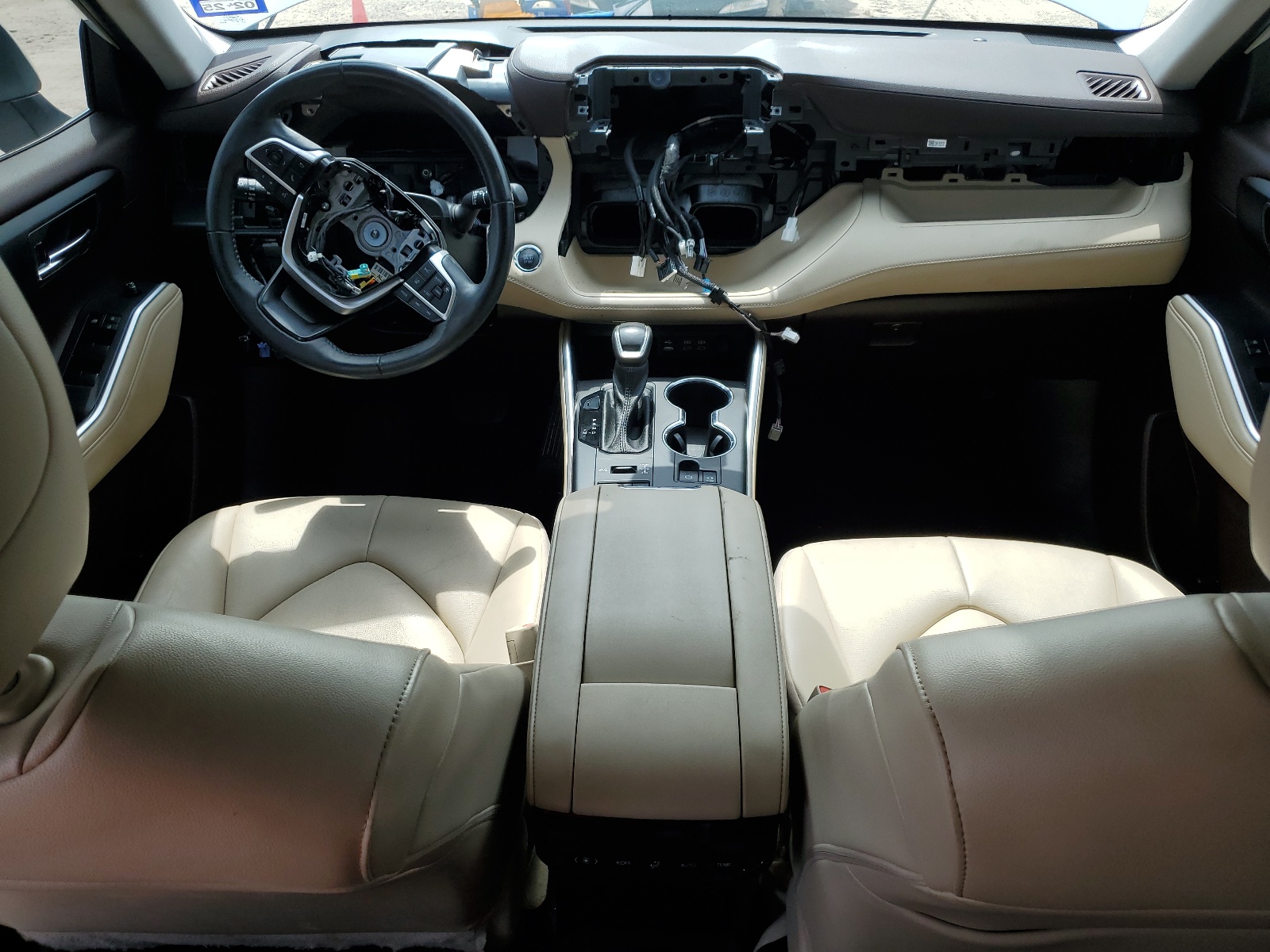 5TDGZRBH7NS567760 2022 Toyota Highlander Xle