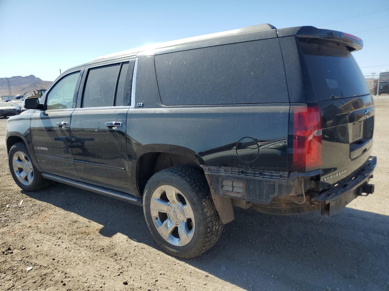 1GNSKJKC6GR132810 2016 CHEVROLET SUBURBAN - Image 2