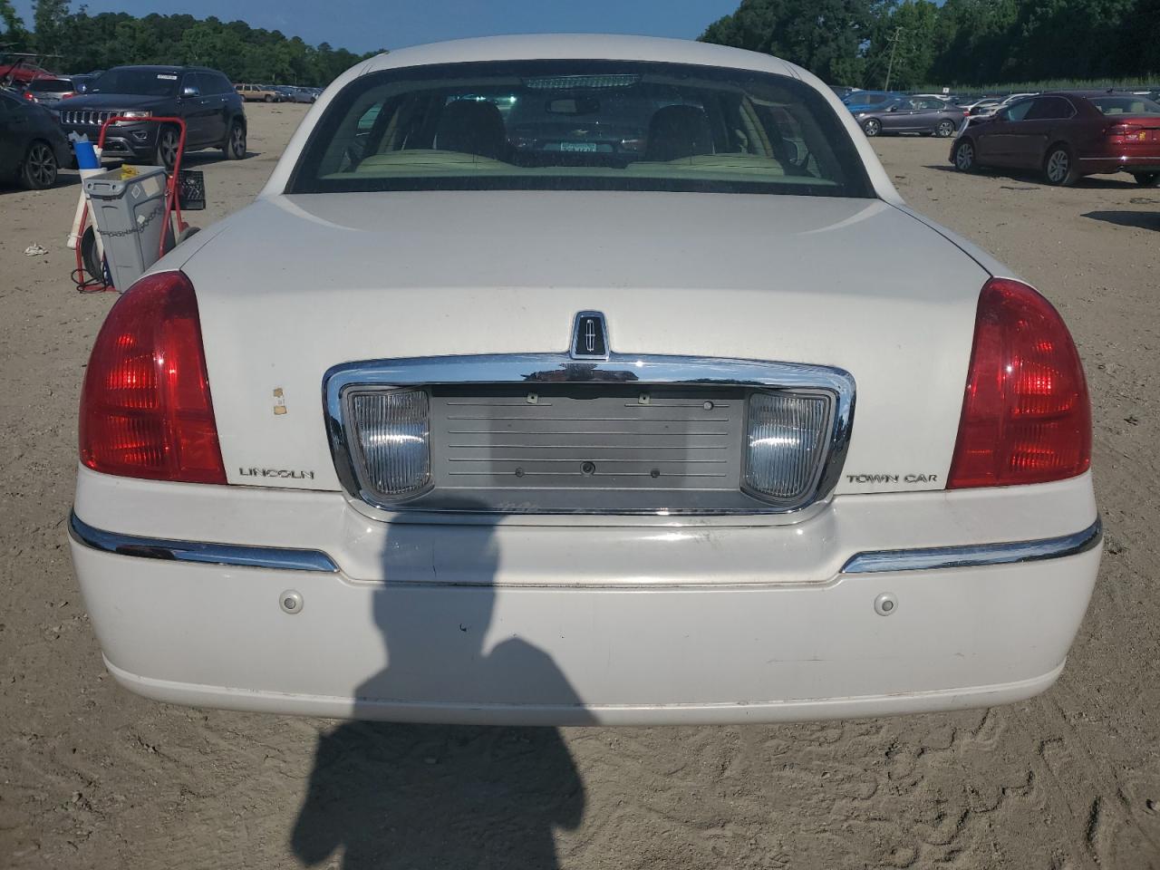 1LNHM82W93Y642788 2003 Lincoln Town Car Signature