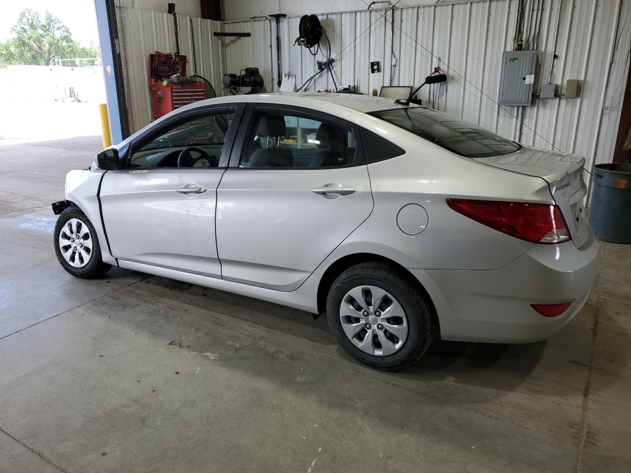 KMHCT4AE6HU253068 2017 HYUNDAI ACCENT - Image 2