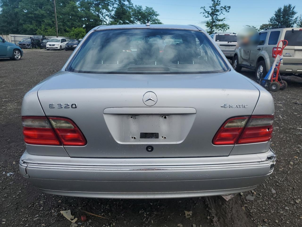 WDBJF82J9YX039713 2000 Mercedes-Benz E 320 4Matic