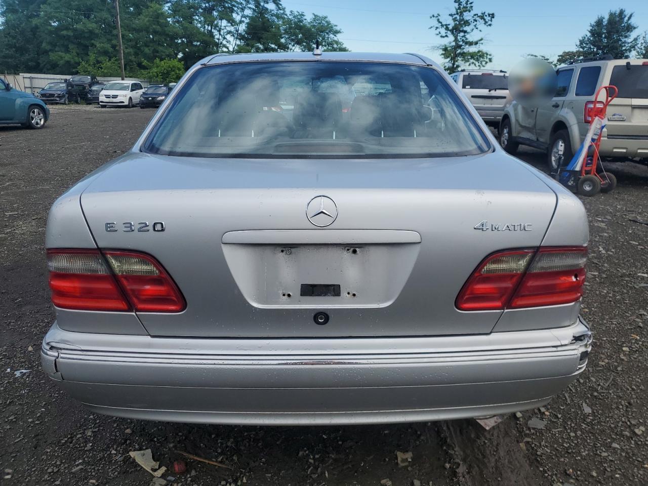 2000 Mercedes-Benz E 320 4Matic VIN: WDBJF82J9YX039713 Lot: 60124474