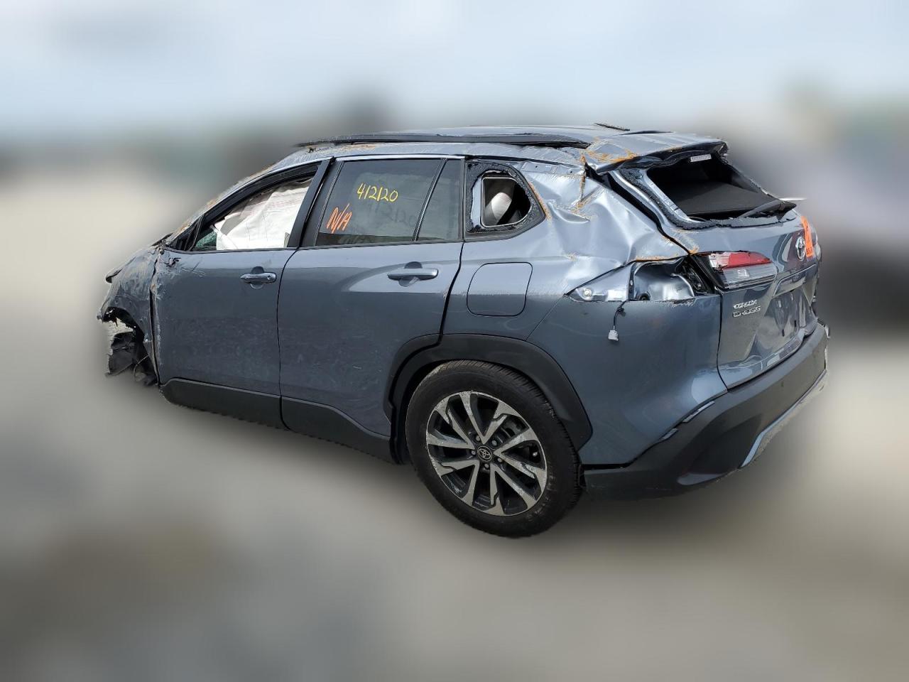 2022 Toyota Corolla Cross Xle VIN: 7MUEAAAG6NV034412 Lot: 81423033