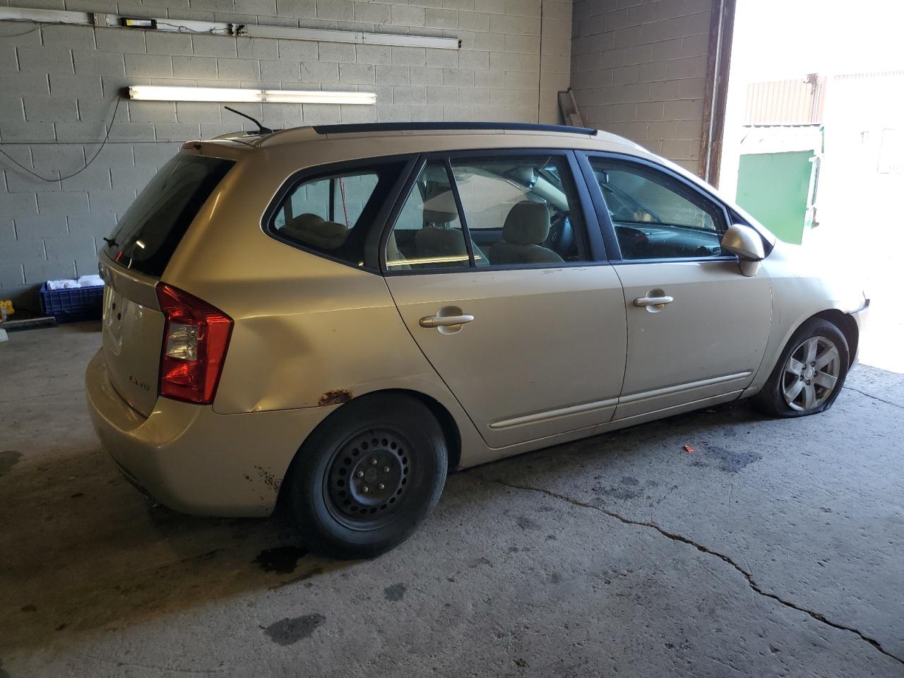 2007 Kia Rondo Lx VIN: KNAFG526477111881 Lot: 55301134