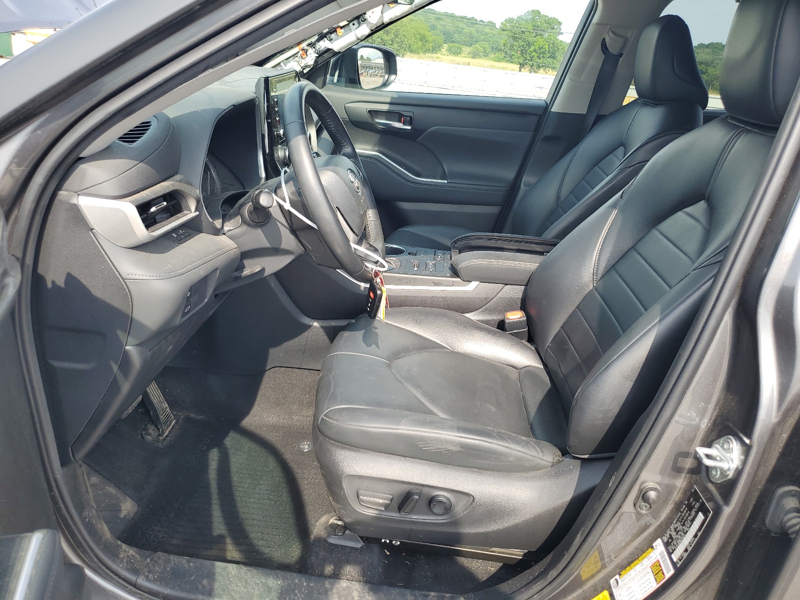 5TDGZRBH9NS588044 2022 Toyota Highlander Xle