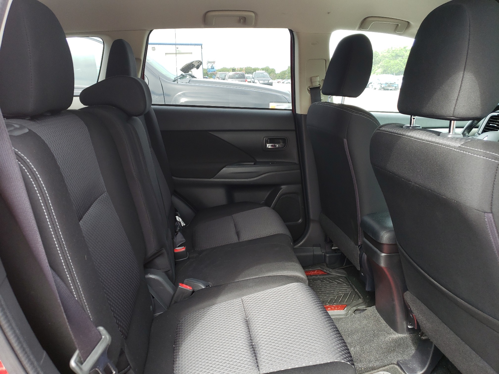 JA4AD2A36HZ021644 2017 Mitsubishi Outlander Es