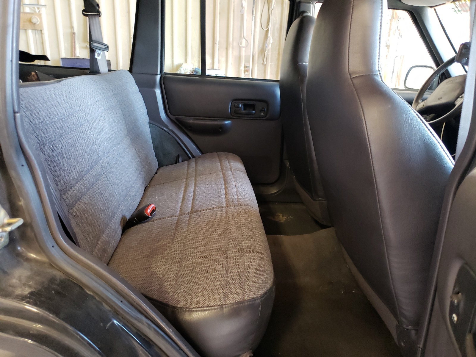 1J4FF48S1YL193804 2000 Jeep Cherokee Sport