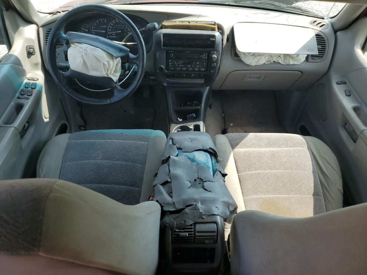 2000 Ford Explorer Xlt VIN: 1FMZU63E9YUB06016 Lot: 60847504