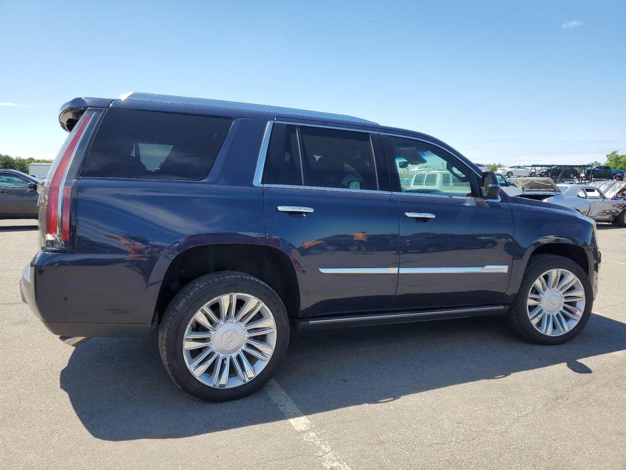 VIN 1GYS4DKJ4JR376654 2018 CADILLAC ESCALADE no.3