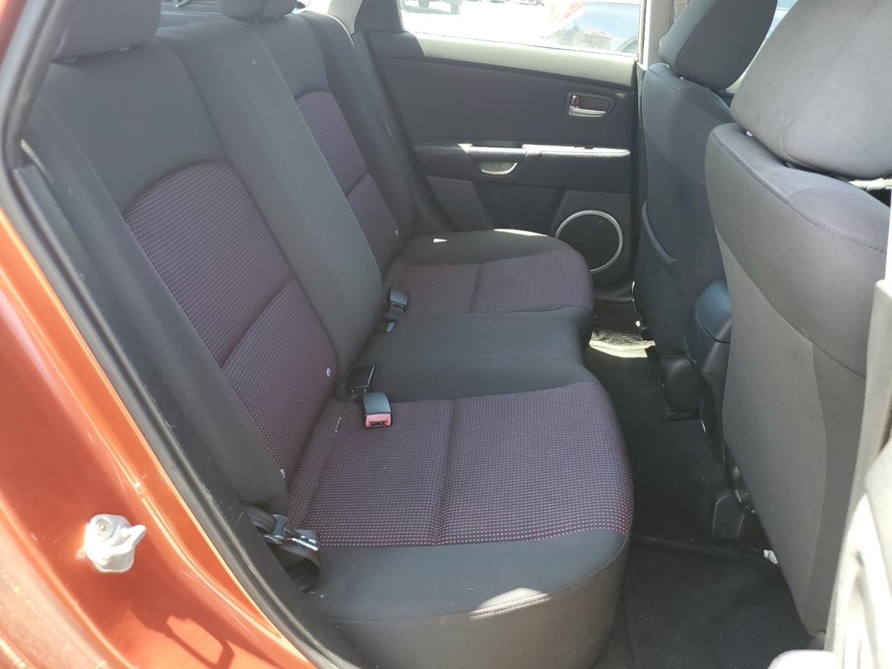 2004 Mazda 3 Hatchback VIN: JM1BK143641107079 Lot: 58393974