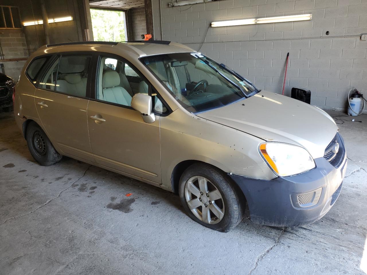2007 Kia Rondo Lx VIN: KNAFG526477111881 Lot: 55301134