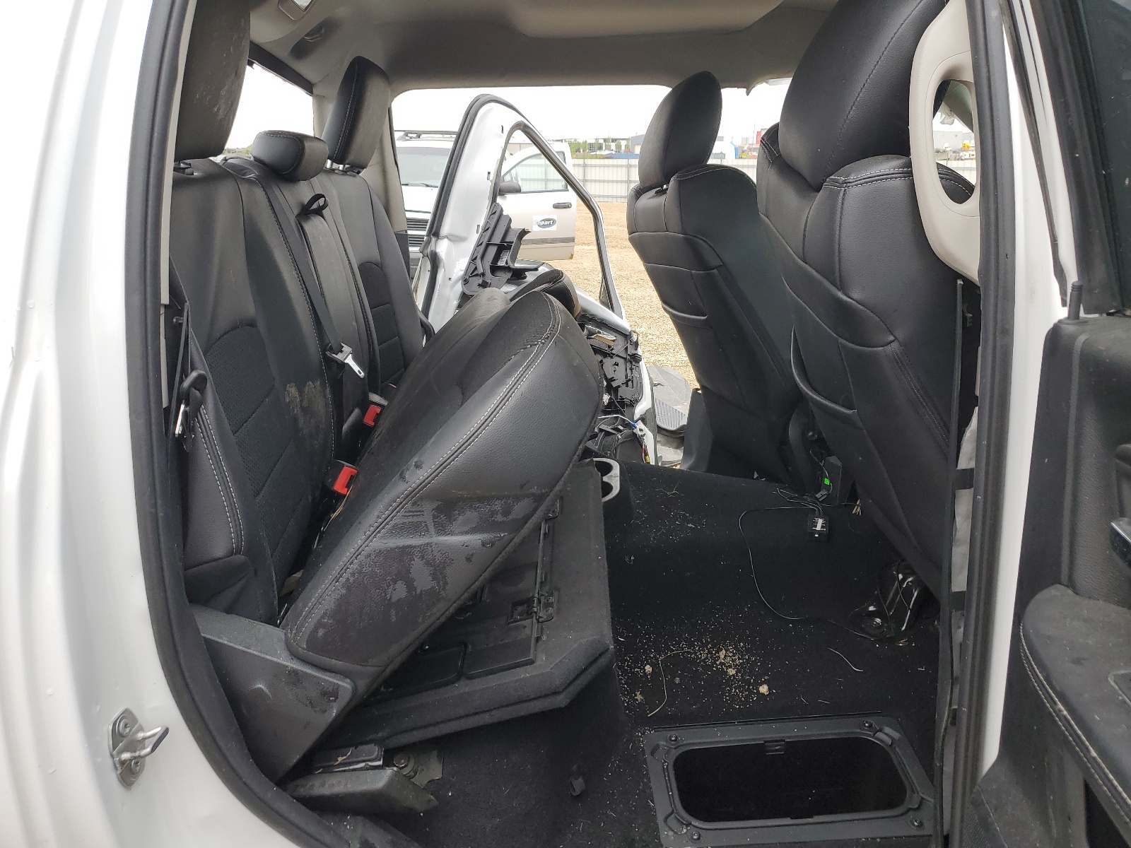 1C6RR7UT4JS203139 2018 Ram 1500 Sport