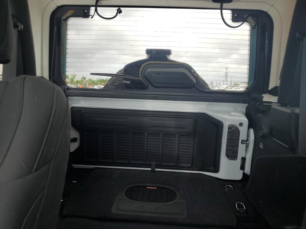 2019 Jeep Wrangler - Image 10