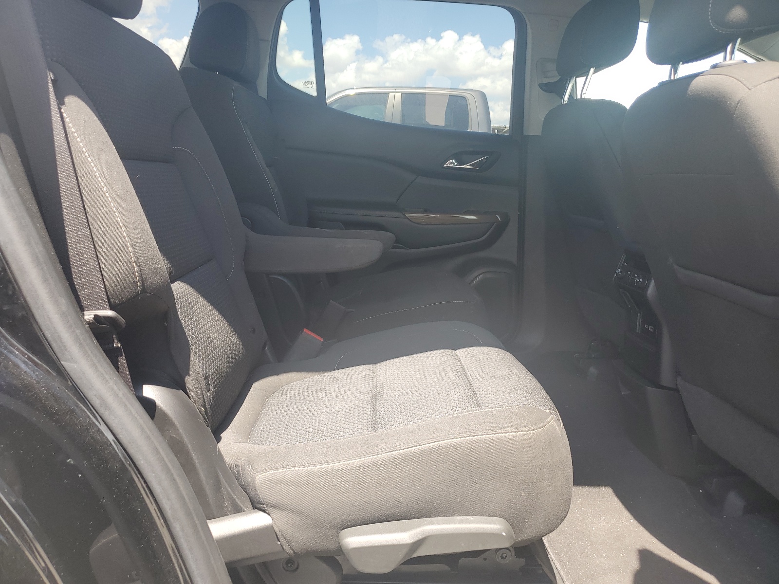 1GKKNKLA1LZ160130 2020 GMC Acadia Sle