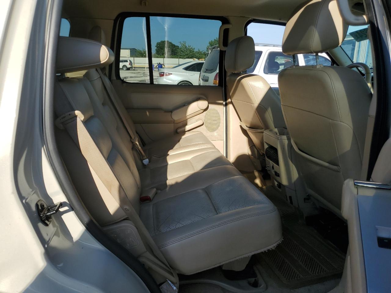 4M2EU37E56UJ13872 2006 Mercury Mountaineer Luxury