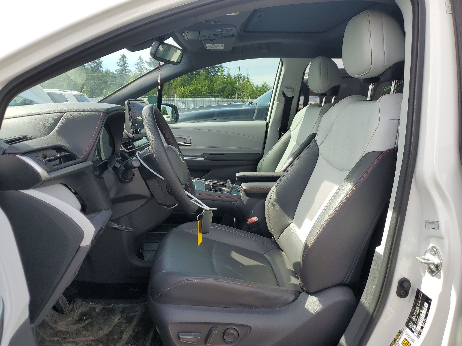 5TDGRKEC3MS051045 2021 Toyota Sienna Le