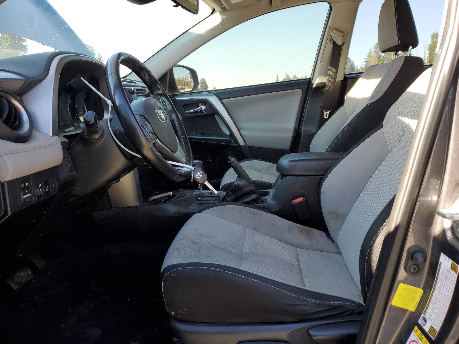 JTMWFREV6HJ125754 2017 Toyota Rav4 Xle