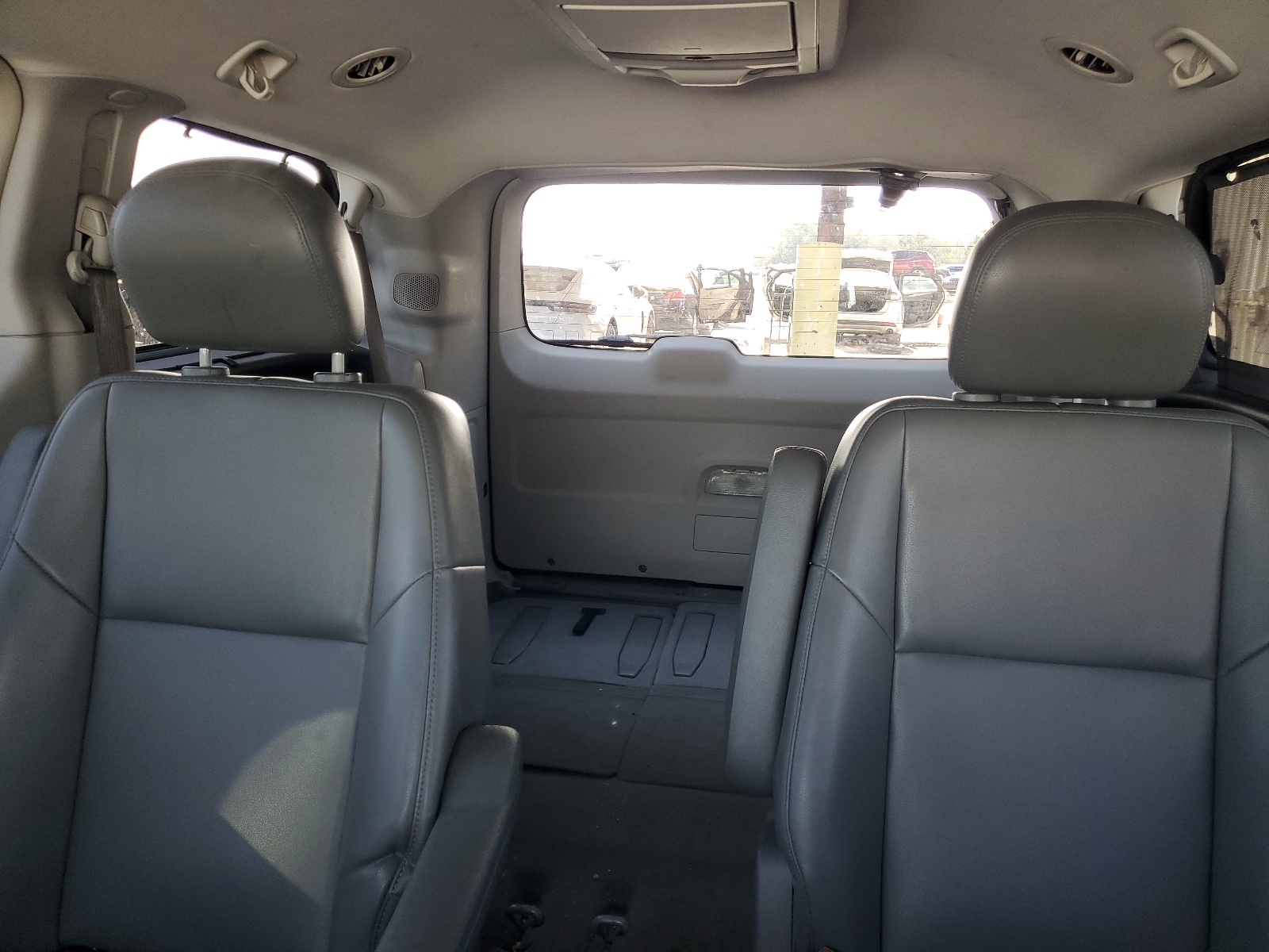 2V4RW3DG0BR738748 2011 Volkswagen Routan Se