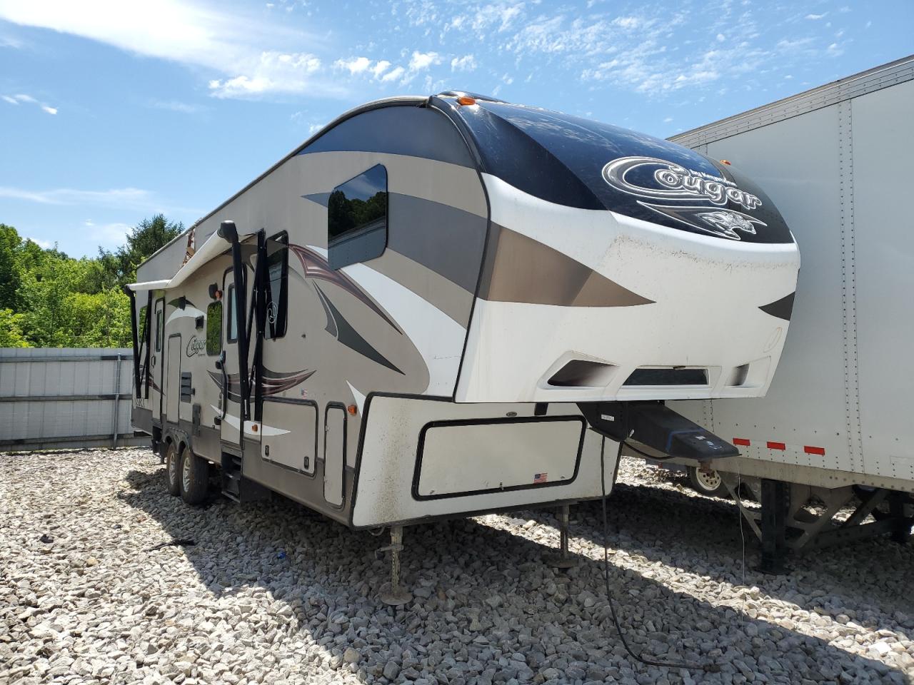 2016 Coug Keystone na sprzedaż w Hurricane, WV - Top/Roof