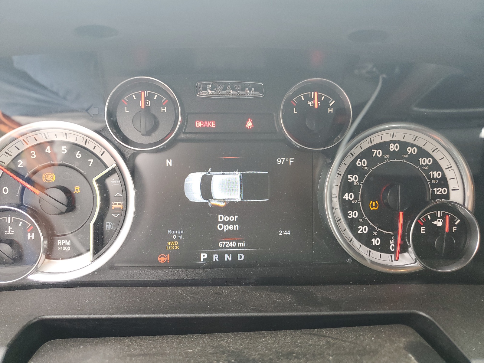 3C6RR7LT5JG210500 2018 Ram 1500 Slt