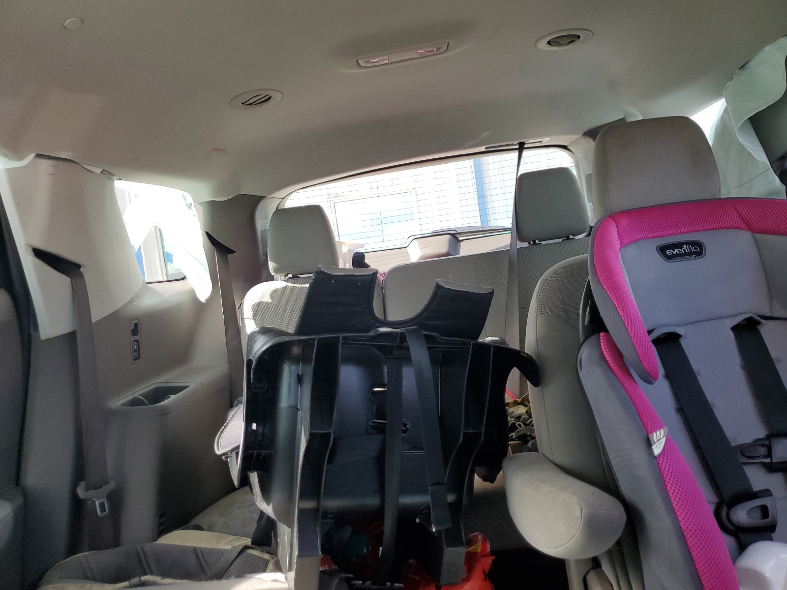 1GNERGKW3JJ110243 2018 Chevrolet Traverse Lt