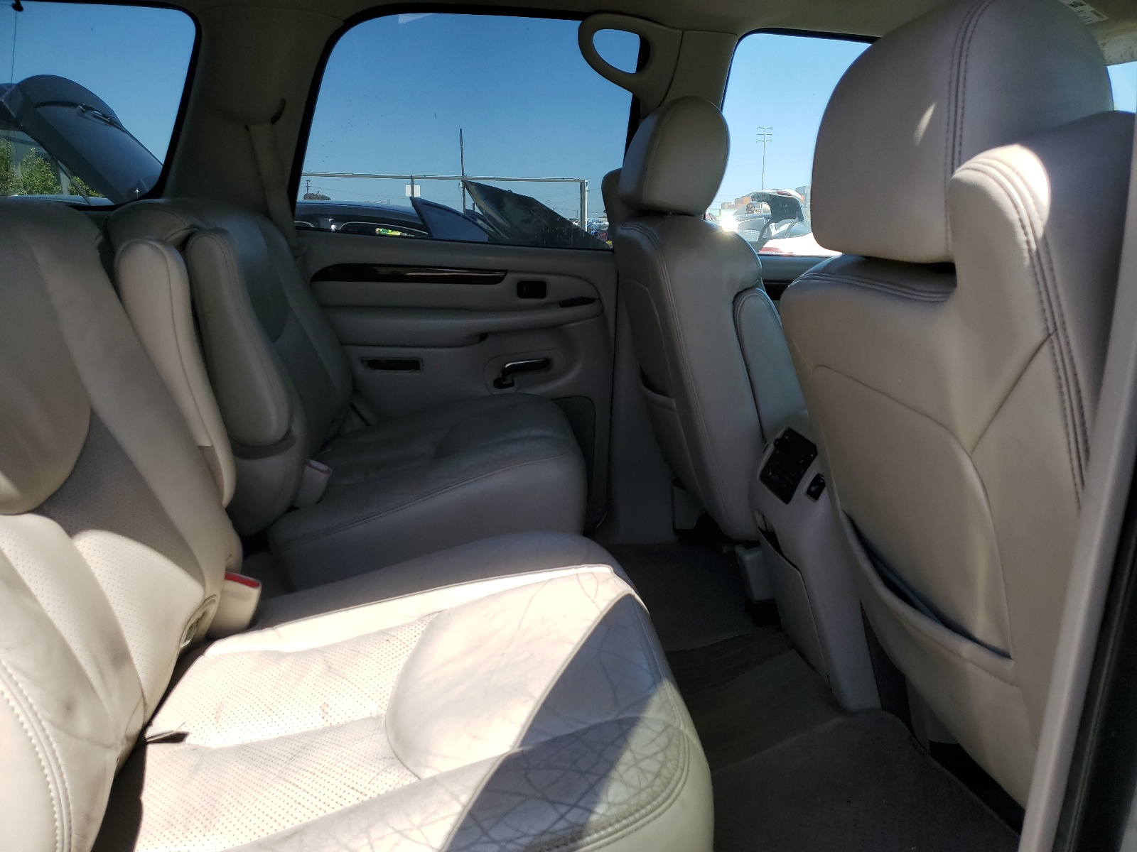 1GYEK63N64R133352 2004 Cadillac Escalade Luxury