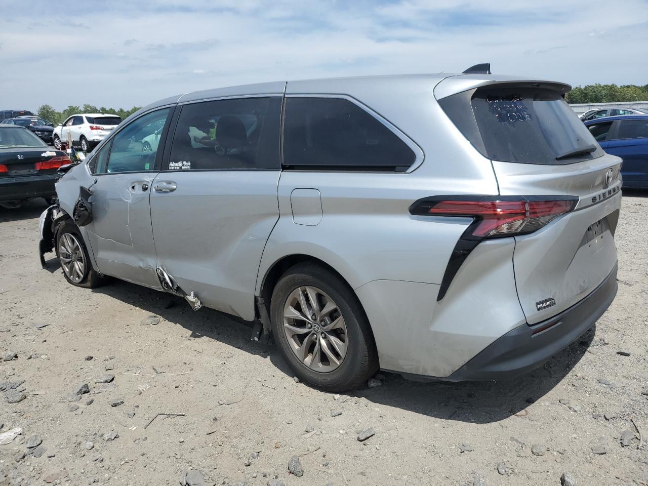 5TDKRKEC5MS017523 2021 TOYOTA SIENNA - Image 2