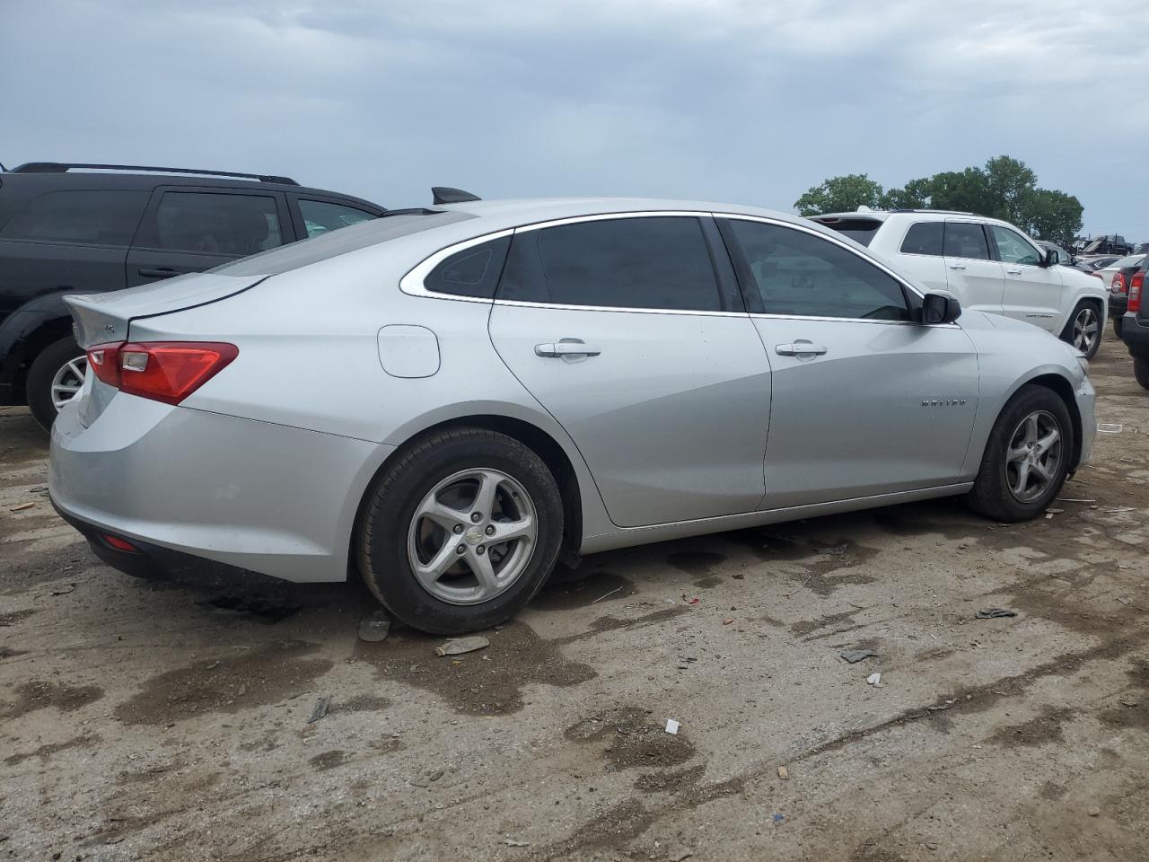 2016 Chevrolet Malibu - Image 3