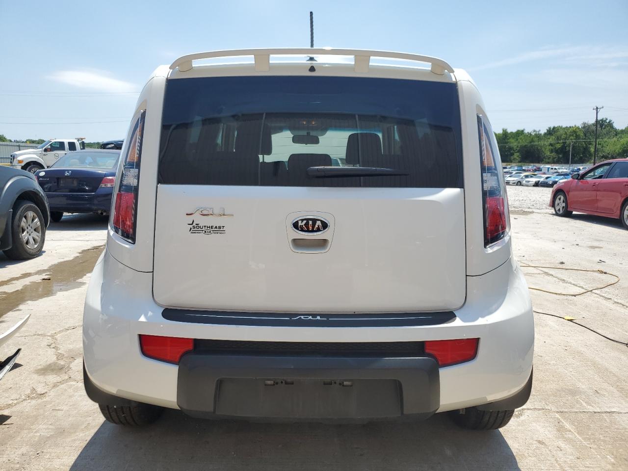 2010 Kia Soul + VIN: KNDJT2A20A7137827 Lot: 60433814