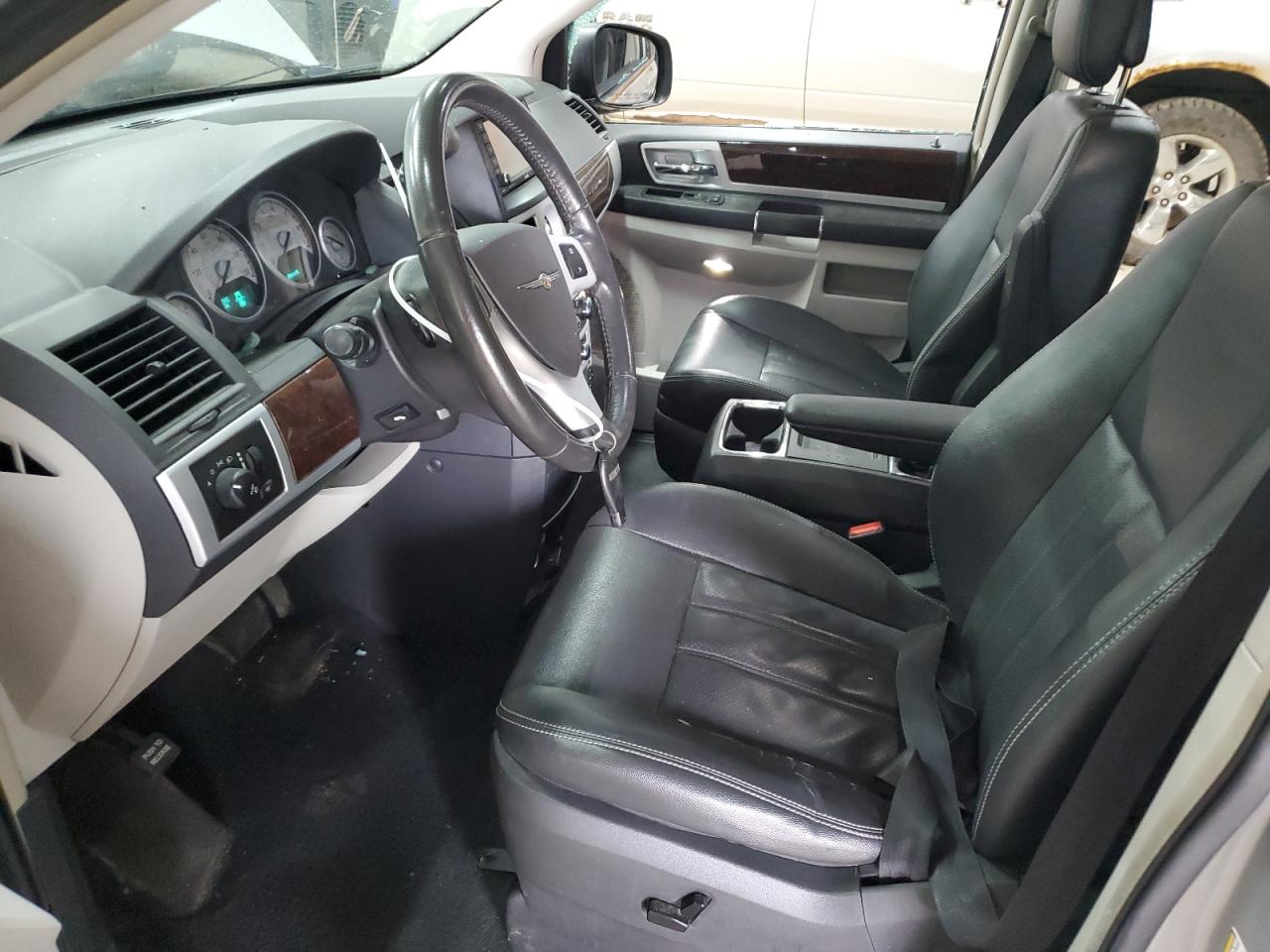 2010 Chrysler Town & Country Touring Plus VIN: 2A4RR8D16AR398914 Lot: 57052094