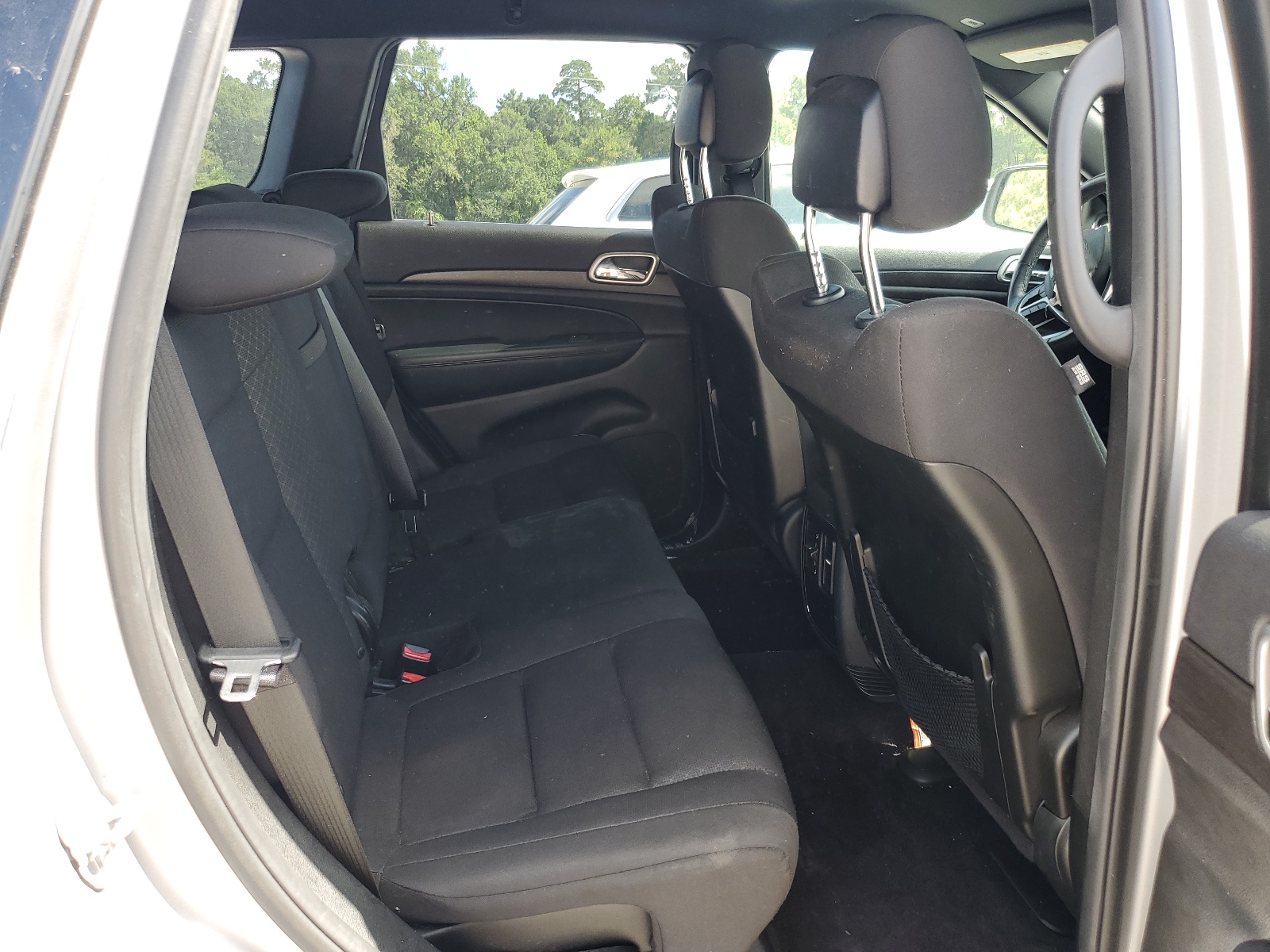 1C4RJEAG8JC247392 2018 Jeep Grand Cherokee Laredo