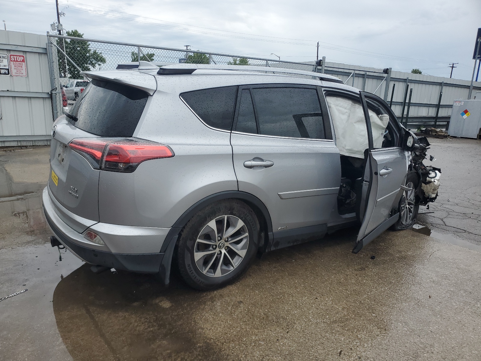 JTMRJREV9HD078228 2017 Toyota Rav4 Hv Le