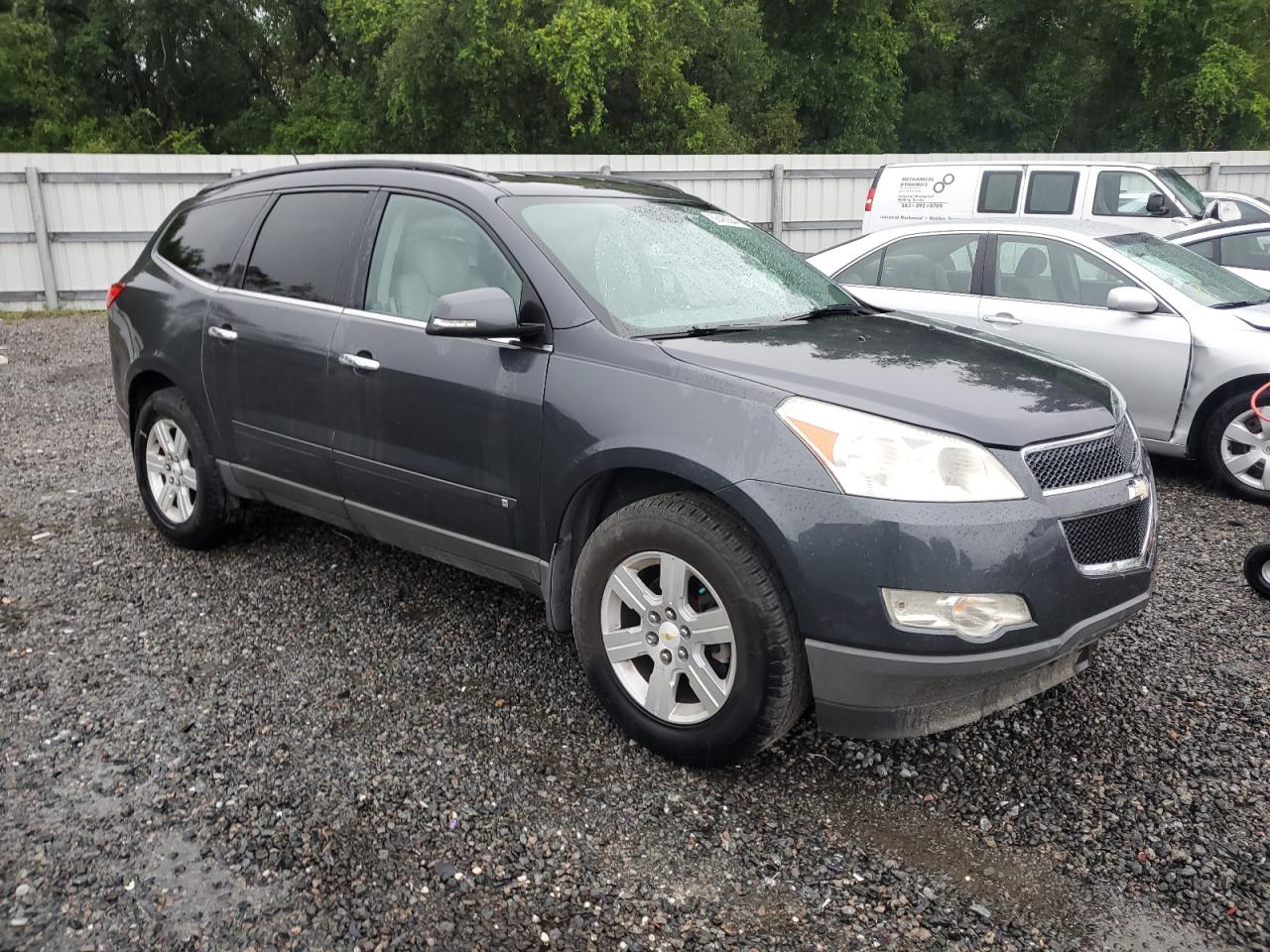 2010 Chevrolet Traverse - Image 4