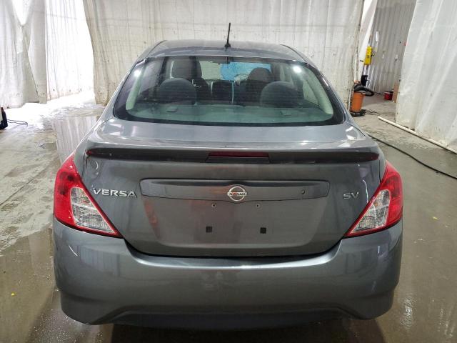  NISSAN VERSA 2018 Szary