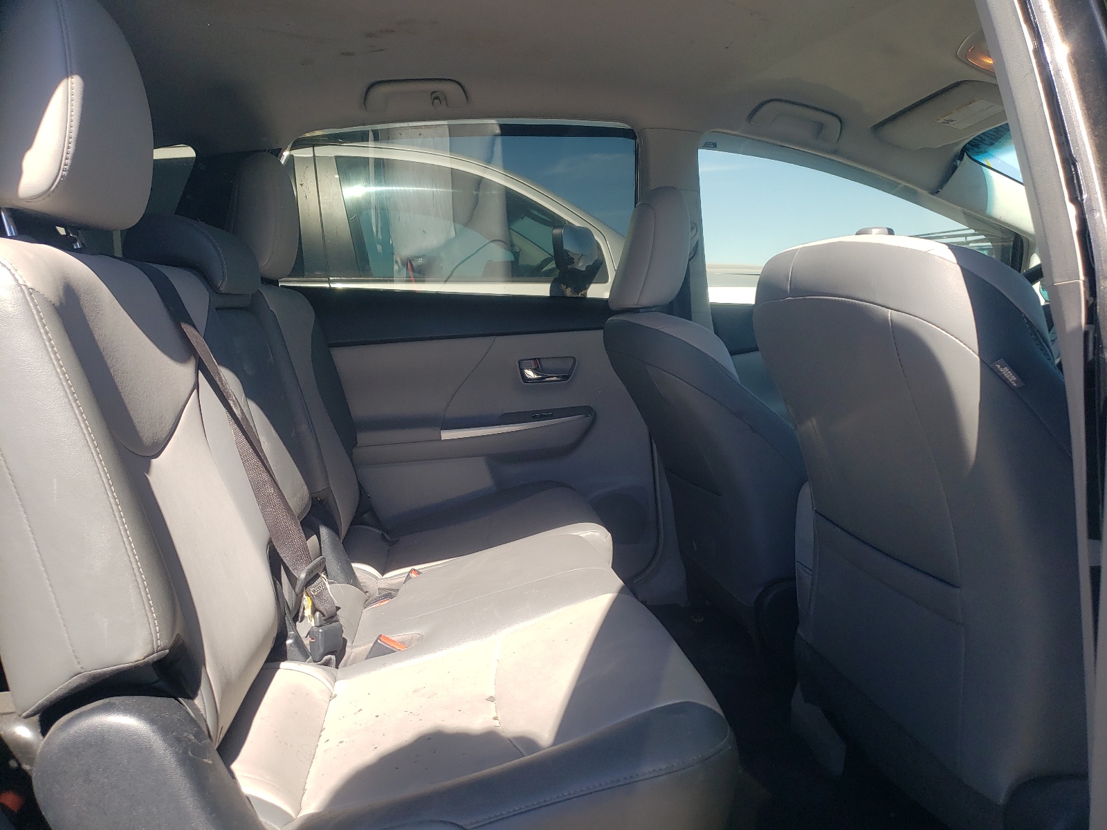 JTDZN3EU7HJ064032 2017 Toyota Prius V